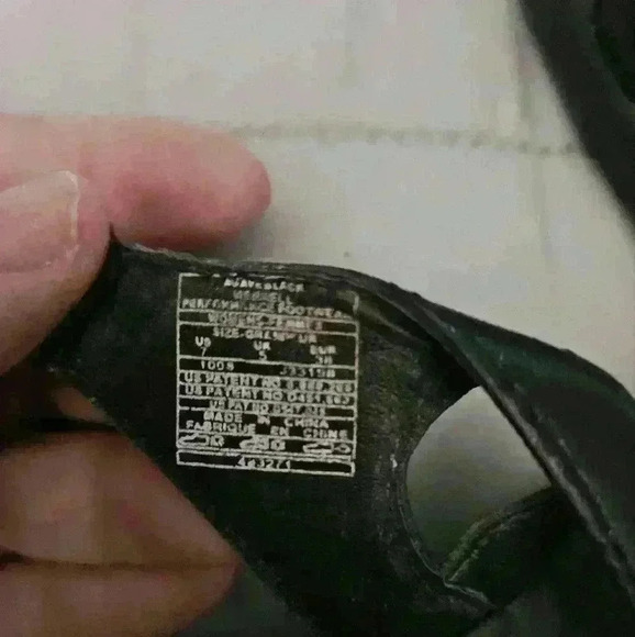 Merrell Black strappy sandals. Size 7. - Picture 7 of 12